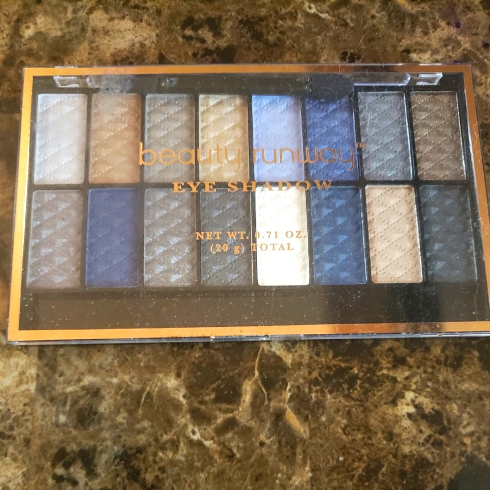 Never used eyeshadow pallet